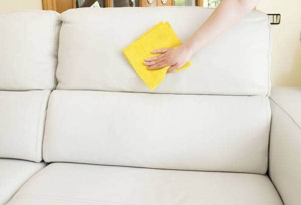 Как почистить диван фотография